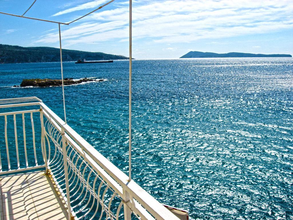 Mira Sea Front Guesthouse Komiža Kültér fotó