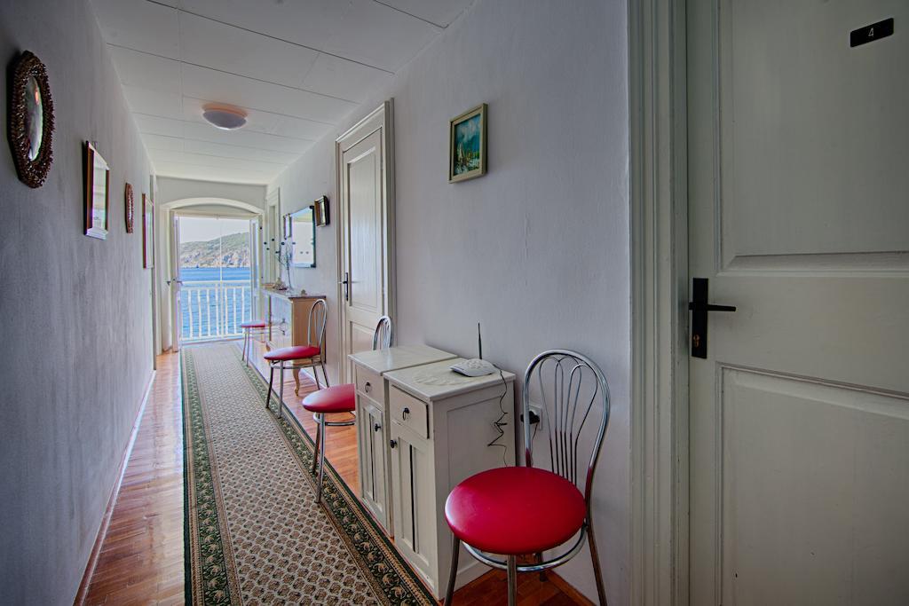 Mira Sea Front Guesthouse Komiža Kültér fotó
