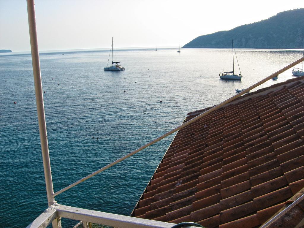 Mira Sea Front Guesthouse Komiža Kültér fotó