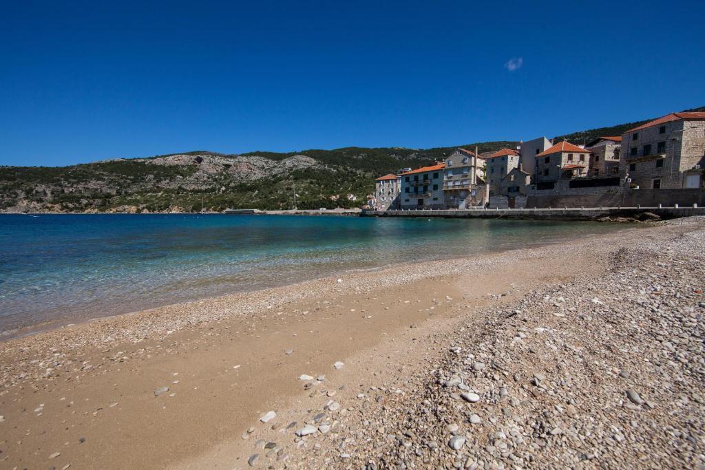 Mira Sea Front Guesthouse Komiža Kültér fotó