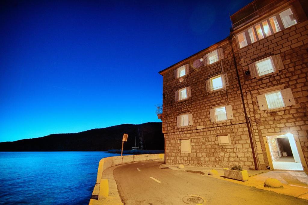 Mira Sea Front Guesthouse Komiža Kültér fotó