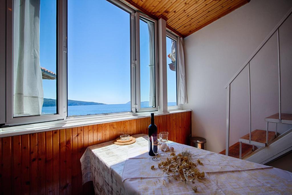 Mira Sea Front Guesthouse Komiža Kültér fotó