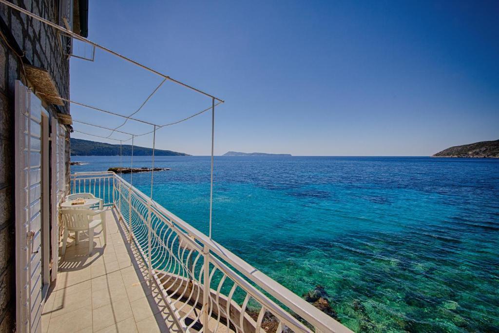 Mira Sea Front Guesthouse Komiža Kültér fotó