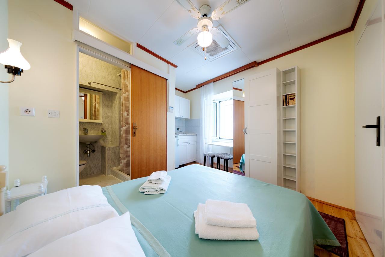 Mira Sea Front Guesthouse Komiža Kültér fotó
