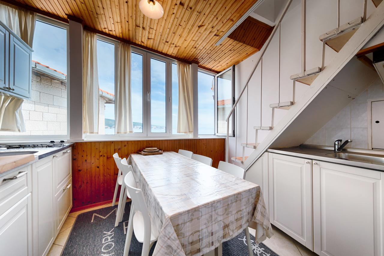 Mira Sea Front Guesthouse Komiža Kültér fotó